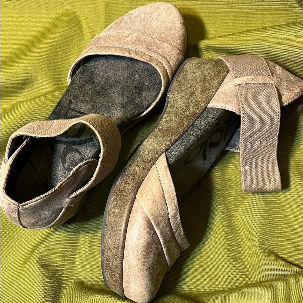OTBT Taupe Wedge Platform Shoes
